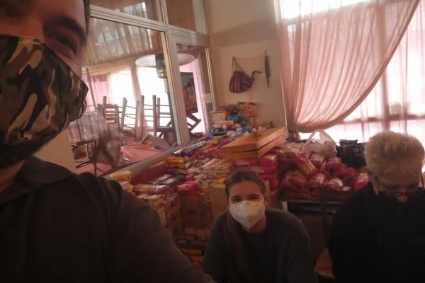 Στην ταβέρνα «Ο Κρητικός»