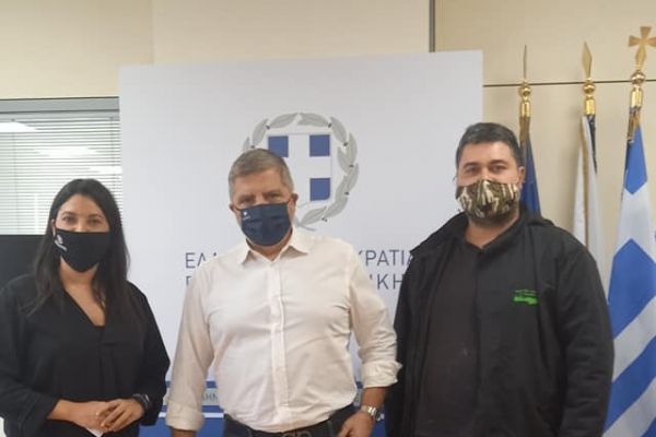 Στην ταβέρνα «Ο Κρητικός»